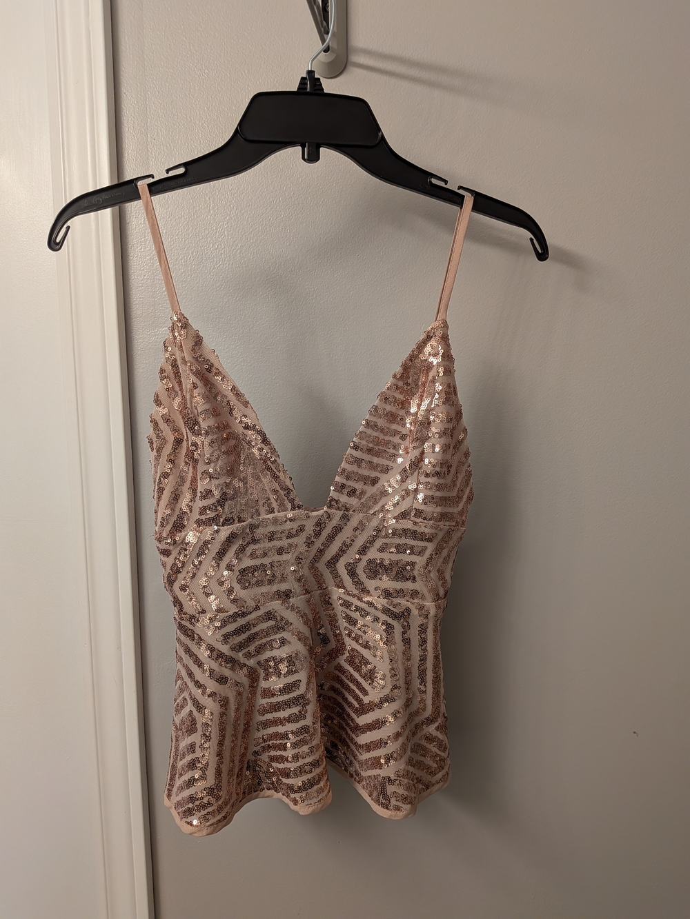 About Us Ranessa Sequin Cami Top Pink XS - Like New